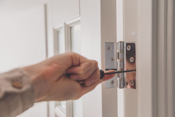 Cost of Hinge Repair in Vacaville