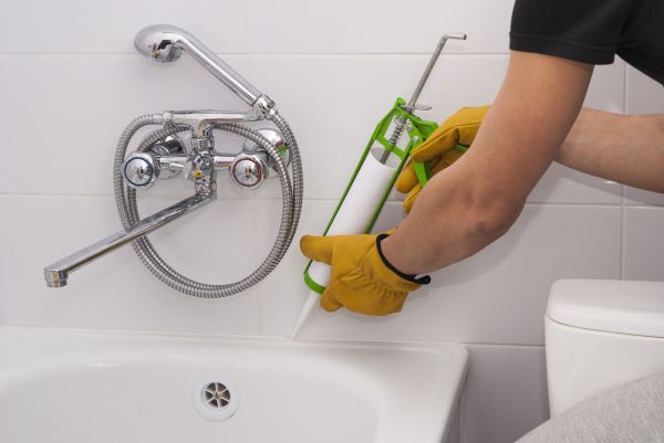 Cost of Bathtub Caulking in Vacaville