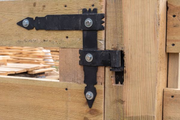 Cost of Gate Hinge Adjustment in Vacaville
